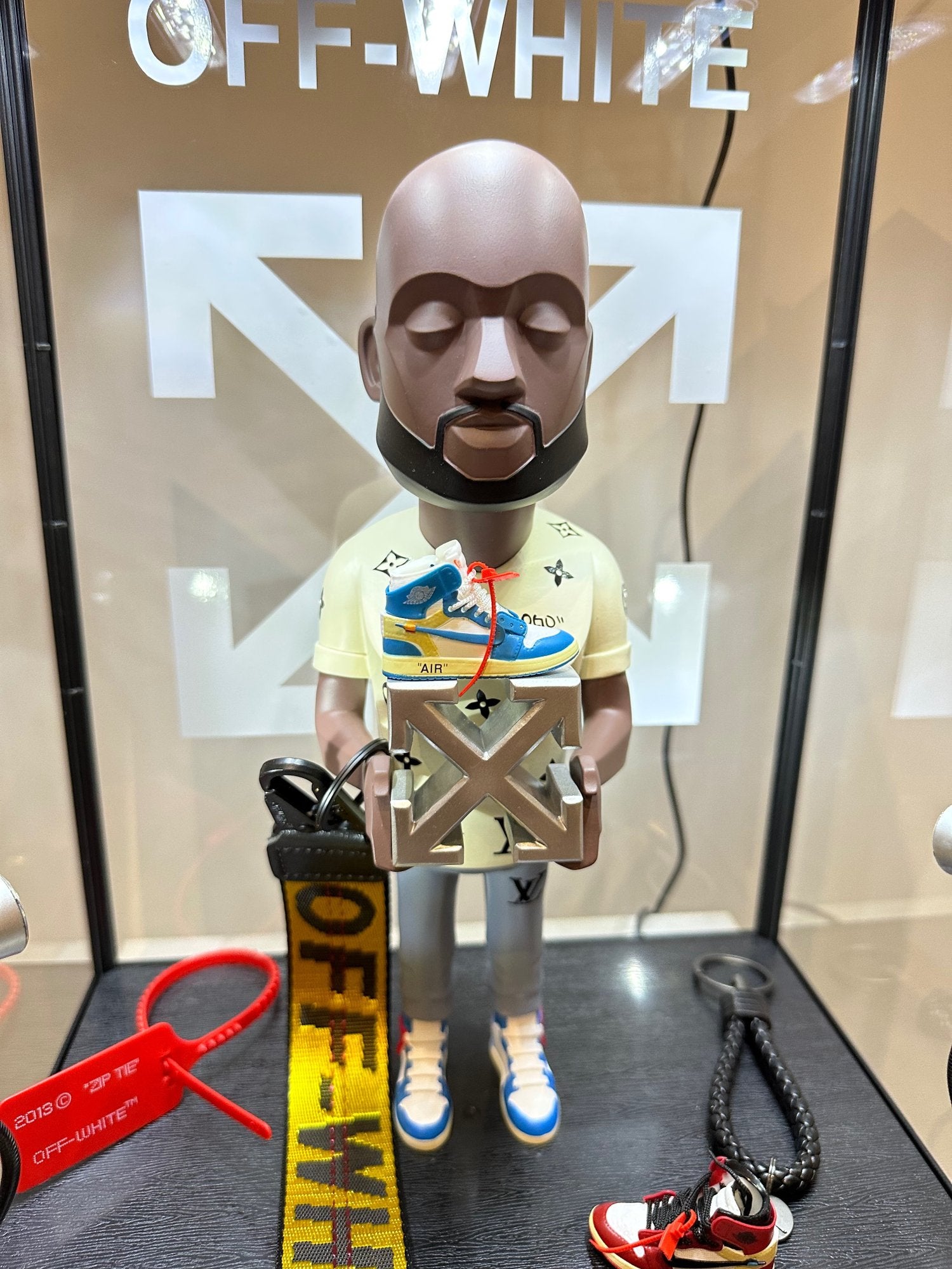 Art'Pej - Vitrines Virgile Abloh