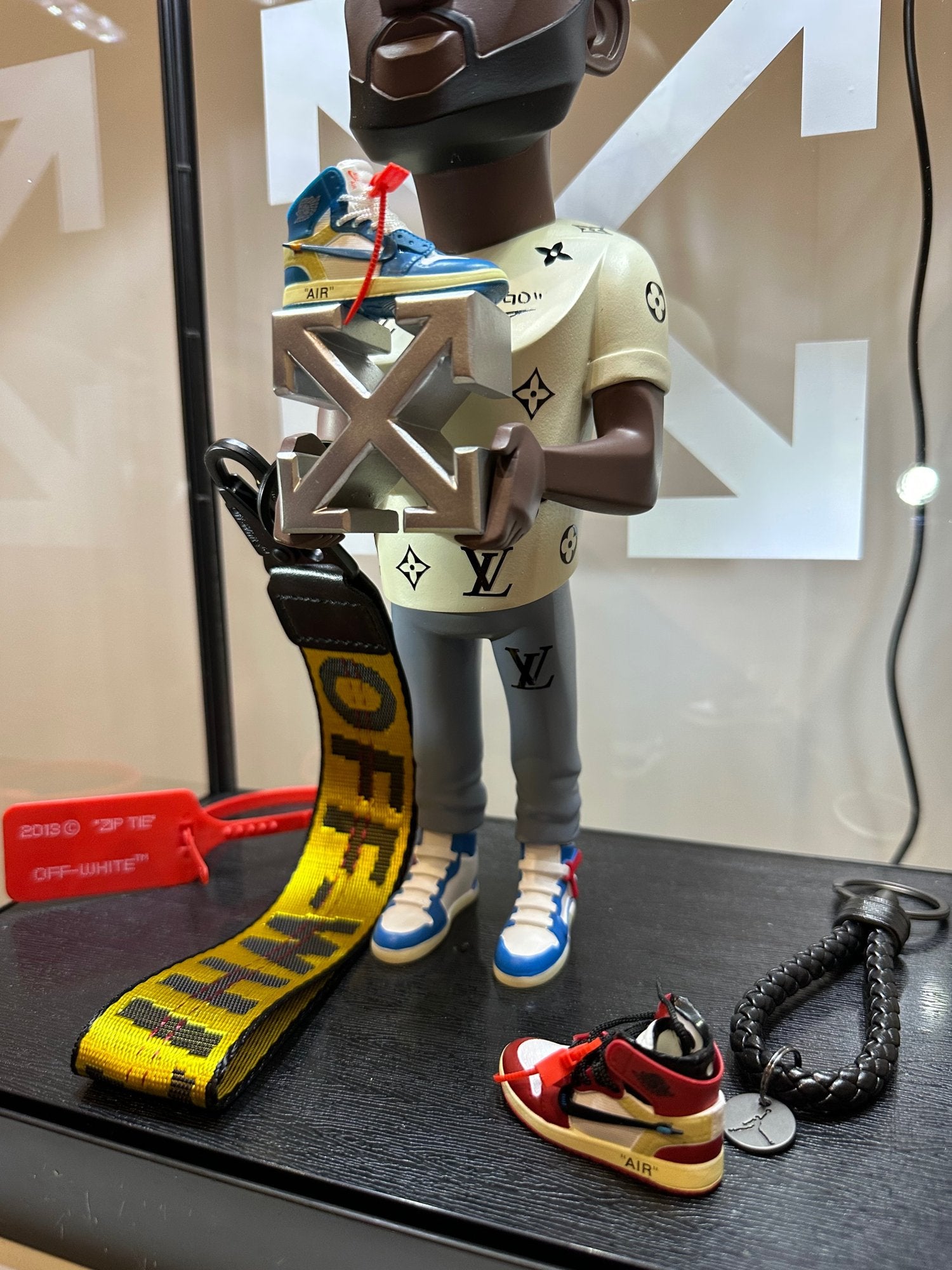 Art'Pej - Vitrines Virgile Abloh